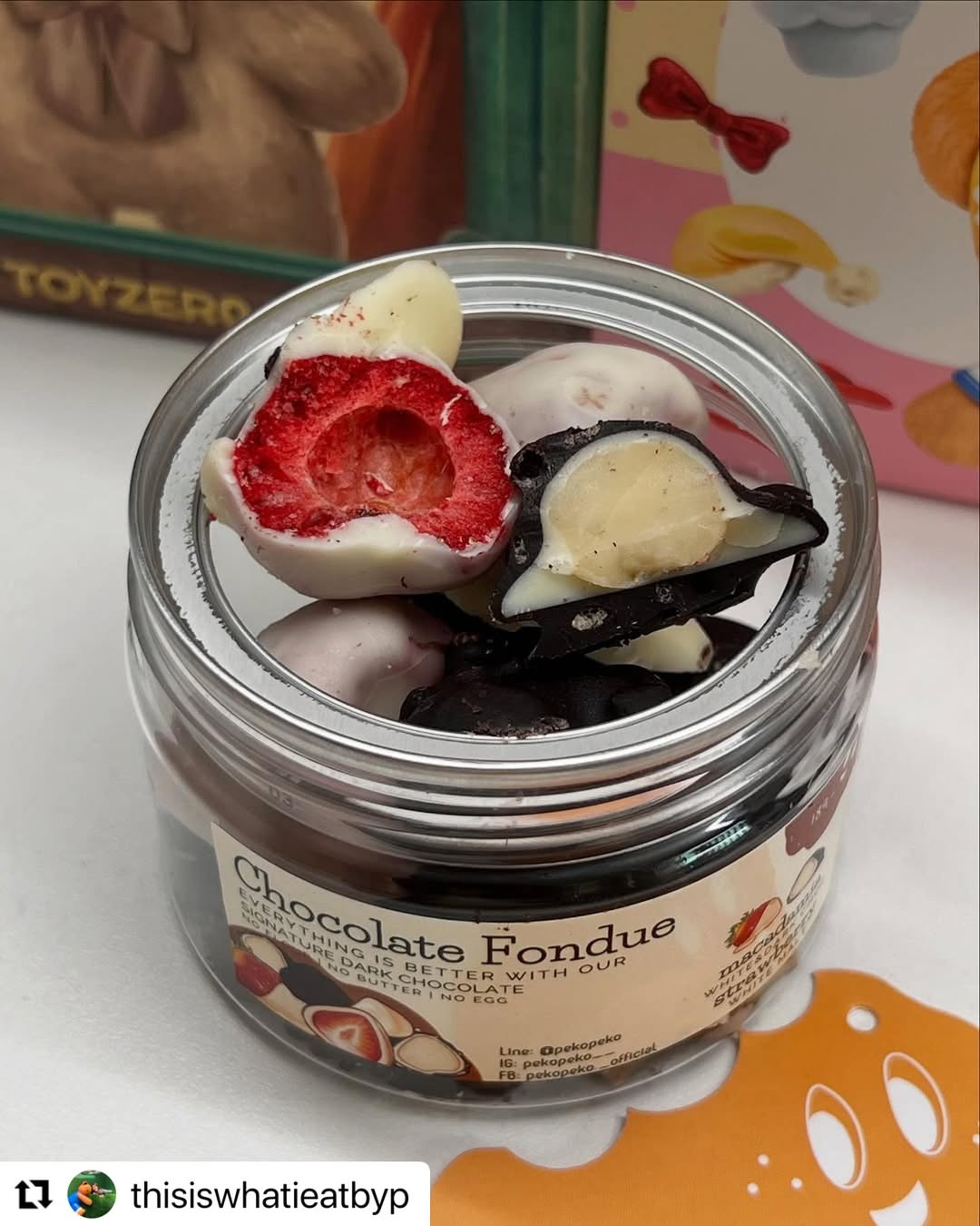 Peko | Macadamia & Strawberry Chocolate