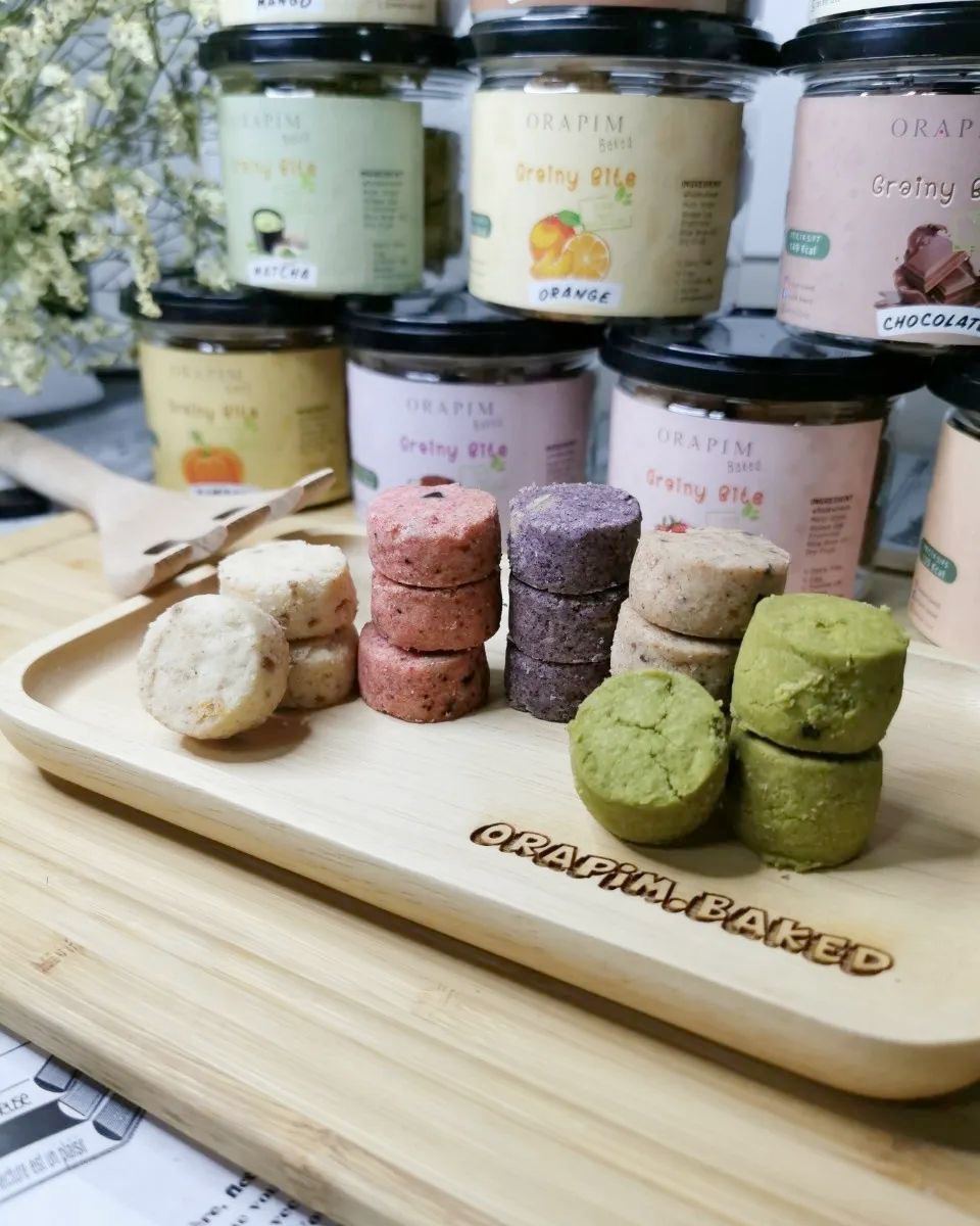 One bite of cookie (13 flavors) contains 150 calories per box